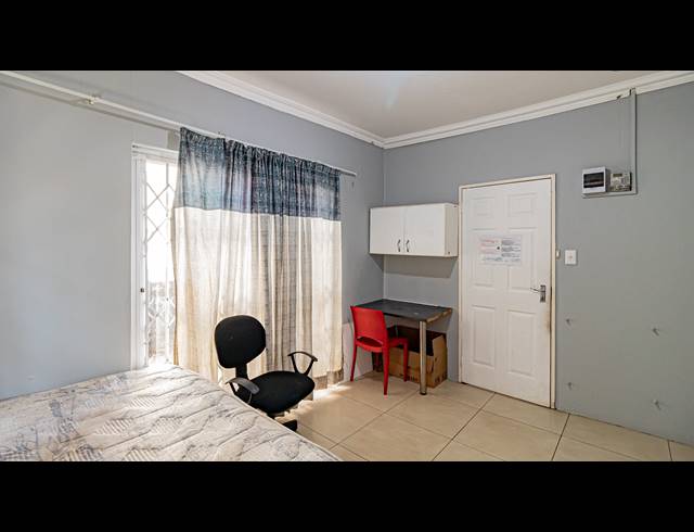 8 BEDROOM FREESTANDING FOR SALE IN WESTDENE